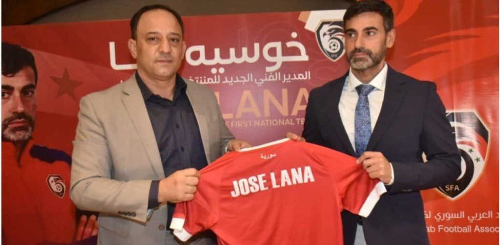 وعد بتطوير الكرة السورية وايصالها للنتيجة الأفضل ..اتحاد كرة القدم يقدم الإسباني خوسيه لانا مدرباً جديداً للمنتخب. 1 IMG 20240828 153342 941
