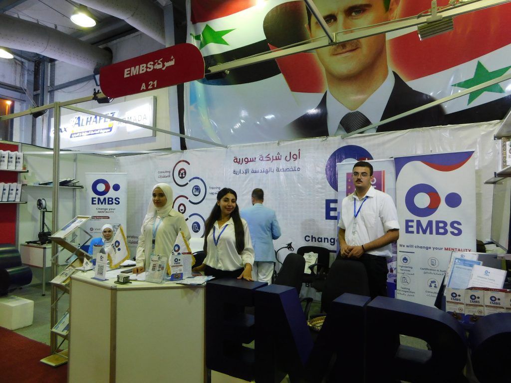 روبوت ذكي في جناح شركة EMBS للإدارة الهندسية خلال معرض إكسبو سوريا 1 روبوت ذكي جناح شركة