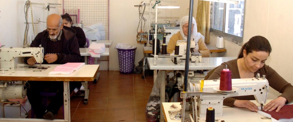 خبير اقتصادي: لا يمكن النهوض اقتصادياً إلا بدعم المشروعات الصغيرة والمتوسطة لـ 2024 1 77