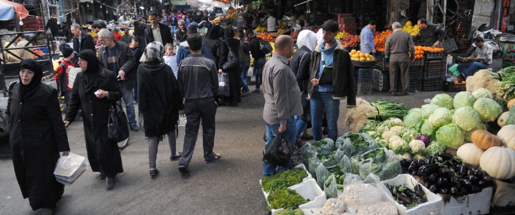 وزارة التجارة الداخلية: إجراءات صارمة لضبط الأسعار ودعوة للمواطنين للإبلاغ عن المخالفات 1 التجارة