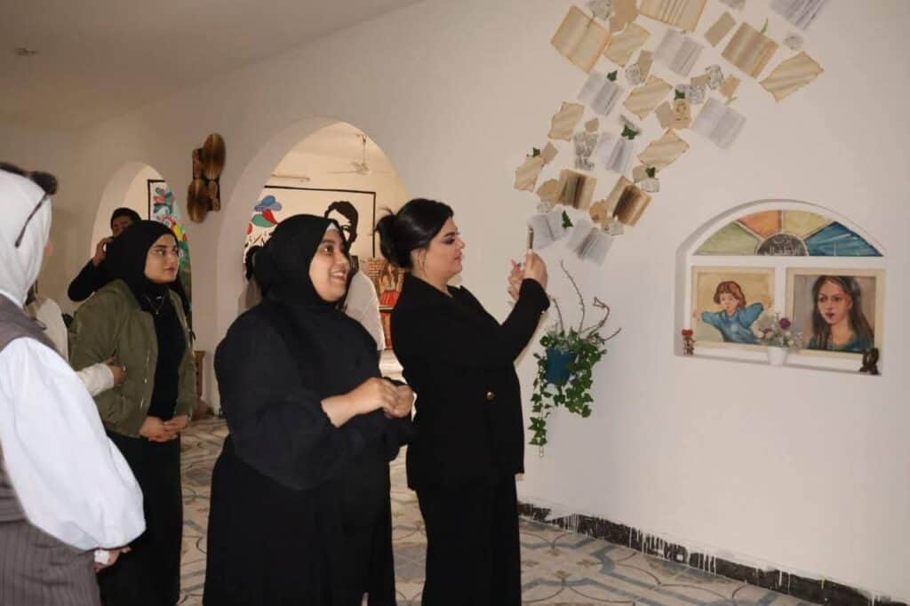 زيارة السيدة مزنة الأطرش إلى كلية الفنون الجميلة في البصرة 2025 17 مزنة الأطرش