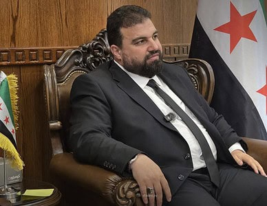 محافظ السويداء يؤكد على فتح جميع المدارس والالتزام الكامل بالدوام الرسمي لـعام 2025 5 السويداء