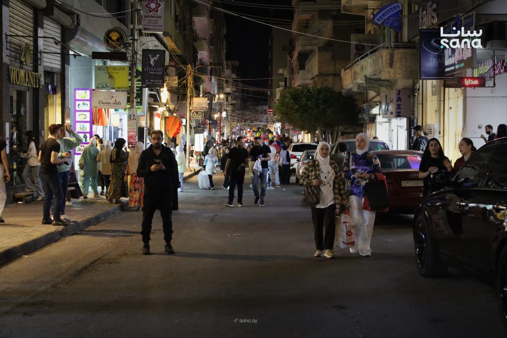 حركة تجارية نشطة في أسواق طرطوس عشية العيد.. ورقابة مكثفة لضبط الأسواق 1 IMG 7998 1024x683 1