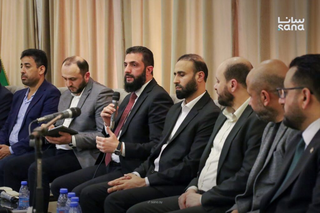 الرئيس الشرع يبحث مع وجهاء وأعيان محافظة دير الزور تداعيات ارتفاع منسوب نهر الفرات 1 photo 2026 05 29 17 46 26
