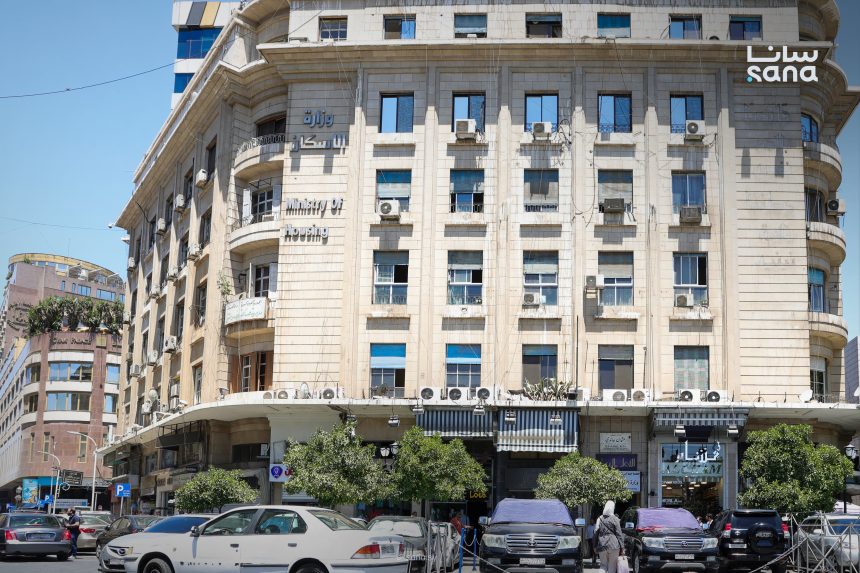 مؤسسات وزارة الأشغال العامة في إدلب تتابع تنفيذ المشاريع الخدمية والإسكانية 1 2L3A2544 860x573 1 1