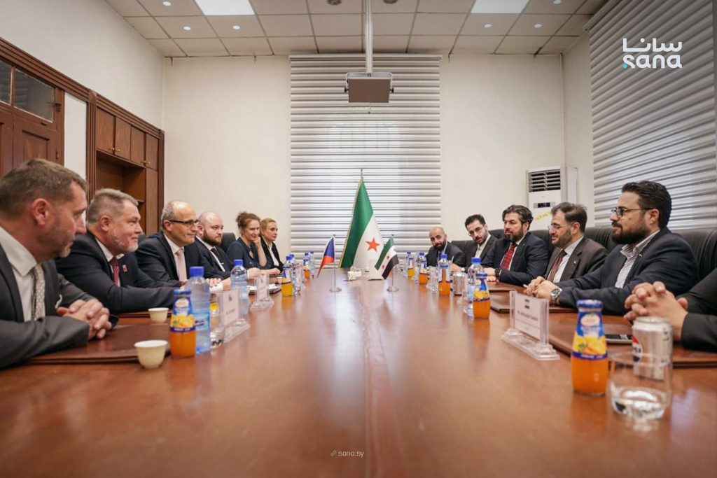 وزير الاتصالات يبحث مع وفد تشيكي سبل توسيع التعاون التقني والرقمي 1 IMG 20260730 172517 643 1024x683 1
