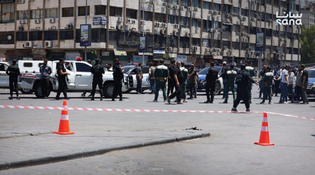 البابا خلال تفقده موقع التفجيرين بدمشق: اكتشفنا رأس خيط يدل على الفاعلين 1 التفجير