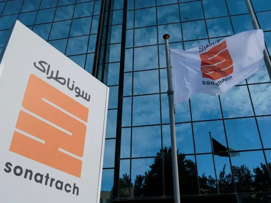 الجزائر تسلم النيجر أولى شحنات وقود الطائرات 1 الجزائر تسلم النيجر أولى شحنات