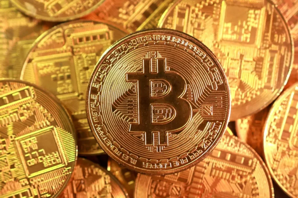 «بتكوين» يقفز 11 % في يومين بدعم من تحرك ترمب لإقرار قانون تنظيم العمل 1 بتكوين يقفز يومين بدعم تحرك