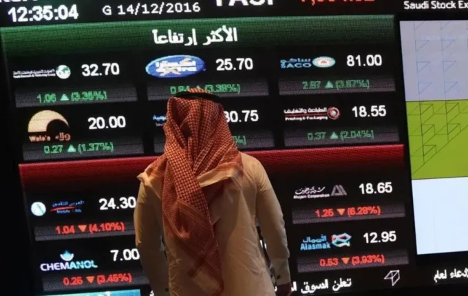 السوق السعودية تتراجع بضغط الأسهم