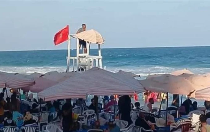 الراية حمراء تحذير للمصطافين مصر