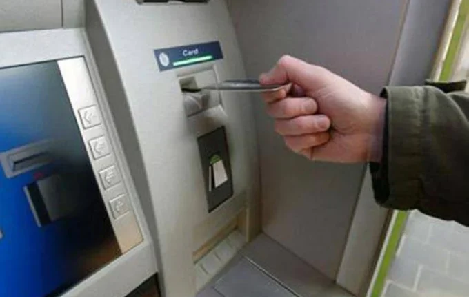 ماكينة ATM تصرف أموالاً مضاعفة