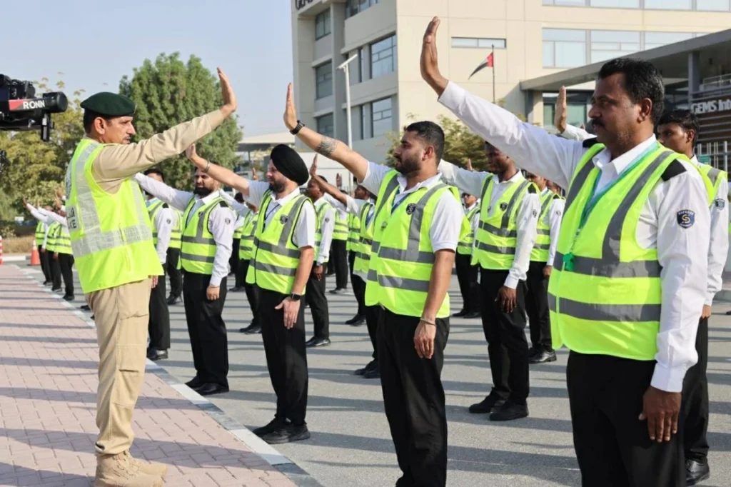 شرطة دبي تدرّب 140 حارس أمن في 35 مدرسة 1 شرطة دبي تدرّب 140 حارس