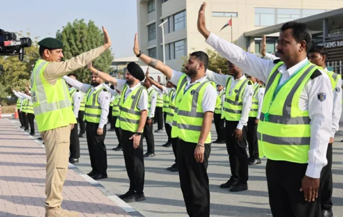 شرطة دبي تدرّب 140 حارس