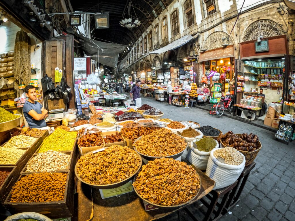 لماذا لا تنخفض الأسعار في سوريا عندما ينخفض الدولار؟.. من يتحكم بالسوق 1 لماذا تنخفض الأسعار سوريا عندما