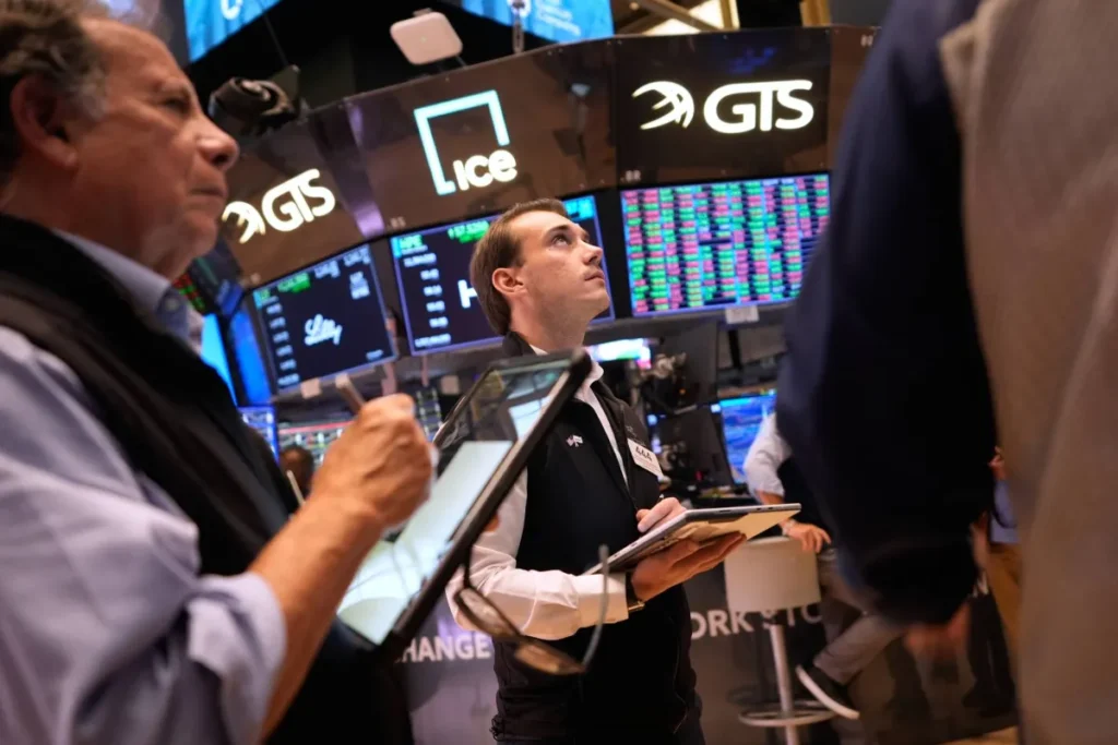 «وول ستريت» ترتفع مع تراجع أسعار النفط وعوائد السندات 1 وول ستريت ترتفع تراجع أسعار