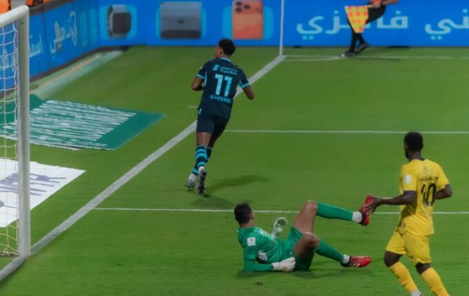 أول إقالة لمدرب الدوري السعودي