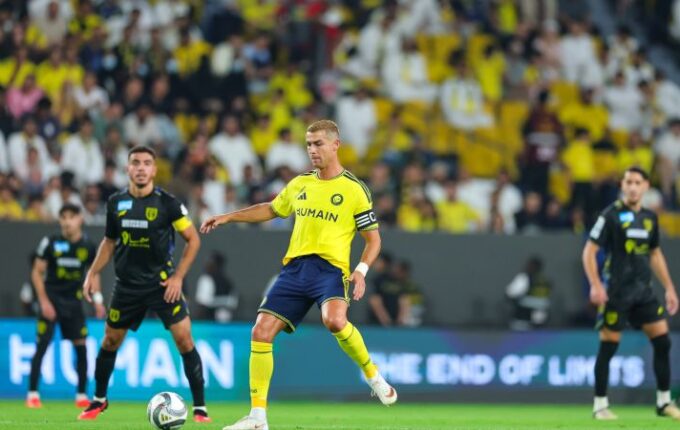 يحدث بلد أمير سعودي ينتقد