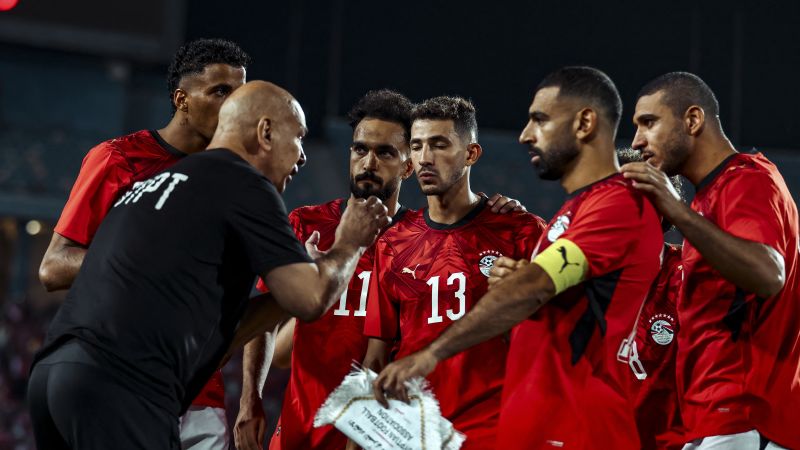حسام حسن يكشف حقيقة خلافه مع صلاح.. ويوضّح: الشناوي أخ وابن لي 1 حسام حسن يكشف حقيقة خلافه
