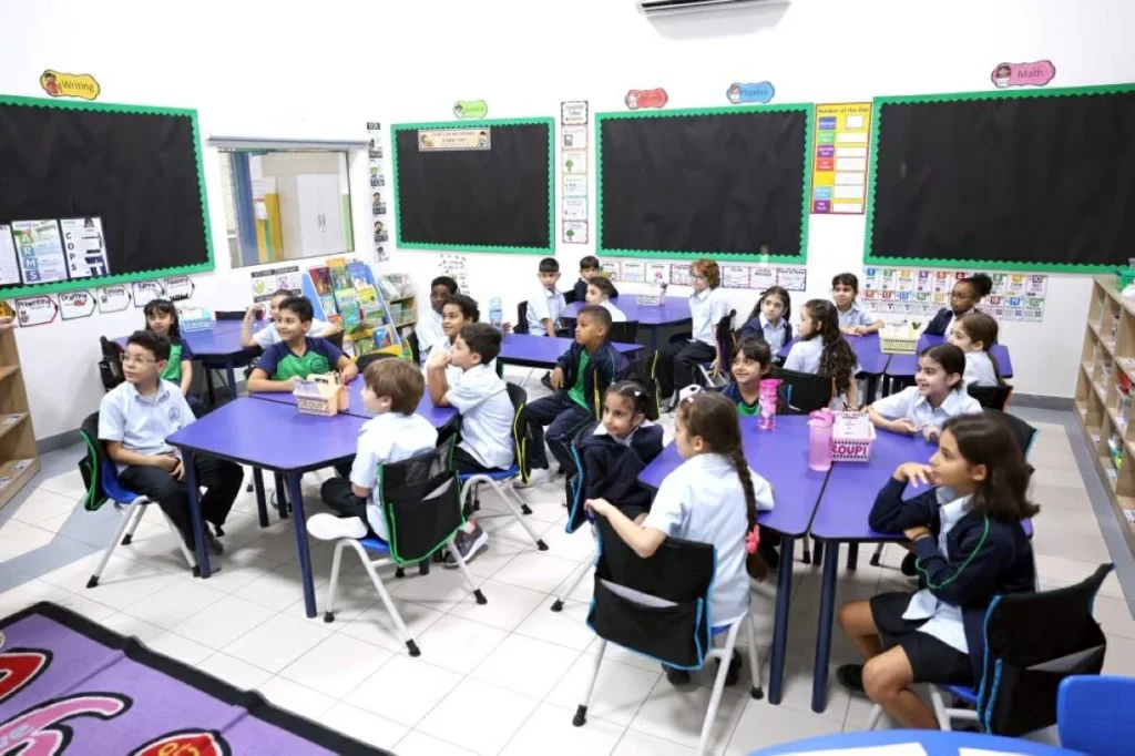 دبي تستقبل طلبة المدارس بتوزيع الهدايا الترحيبية والتشجيعية 1 دبي تستقبل طلبة المدارس بتوزيع