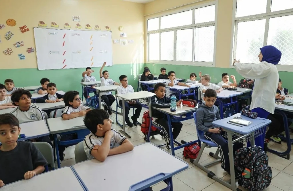 9 أدوار لتعزيز السلوك الإيجابي والانضباط للطالب 1 أدوار لتعزيز السلوك الإيجابي والانضباط