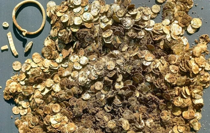اكتشاف أكبر كنز عملات فضية