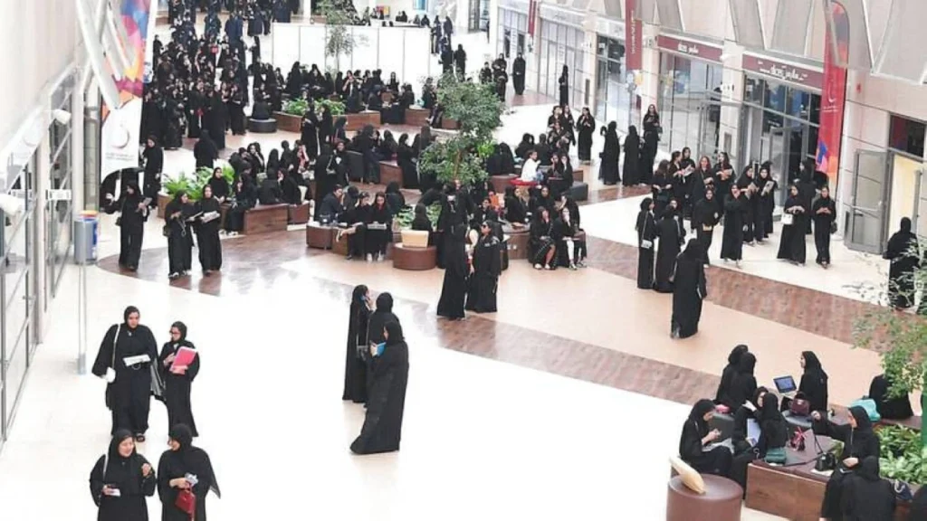 الفتيات والتعليم الجامعي مهام مضاعفة