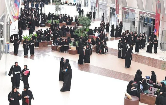 الفتيات والتعليم الجامعي مهام مضاعفة