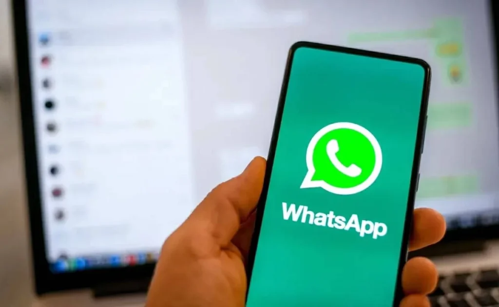 واتساب يفاجئ المستخدمين باختبار ميزة