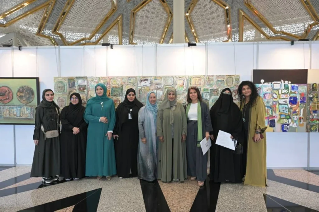 «ثلاث رائدات.. وطن واحد» 30 لوحة لفنانات إماراتيات 1 ثلاث رائدات وطن واحد لوحة