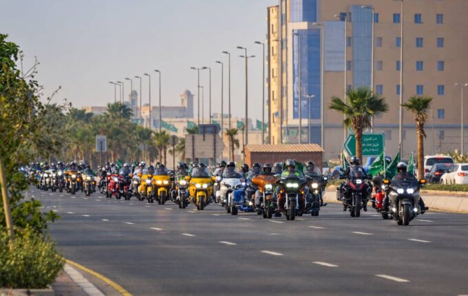 الحرمين الياسمين دراجاً سعودياً يشقّون