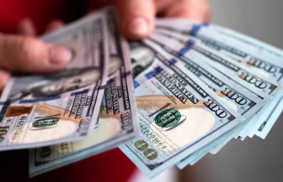 الدولار يسبق السوق والليرة تدفع