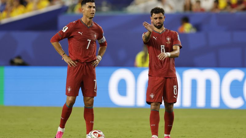 برونو فيرنانديز يحذر من "شيء خطير" بعد أزمة رونالدو مع المنتخب.. فما ه 1 برونو فيرنانديز يحذر شيء خطير