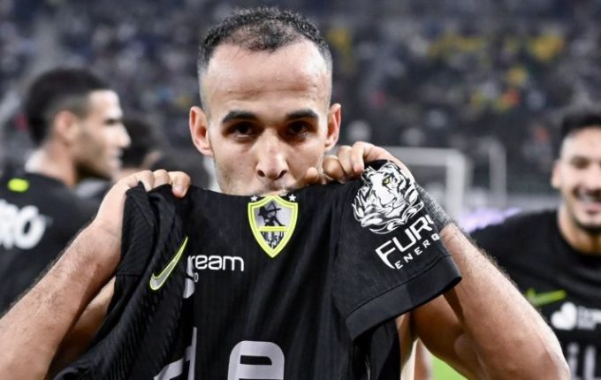 خلع القميص ورماه أرضاً مهاجم