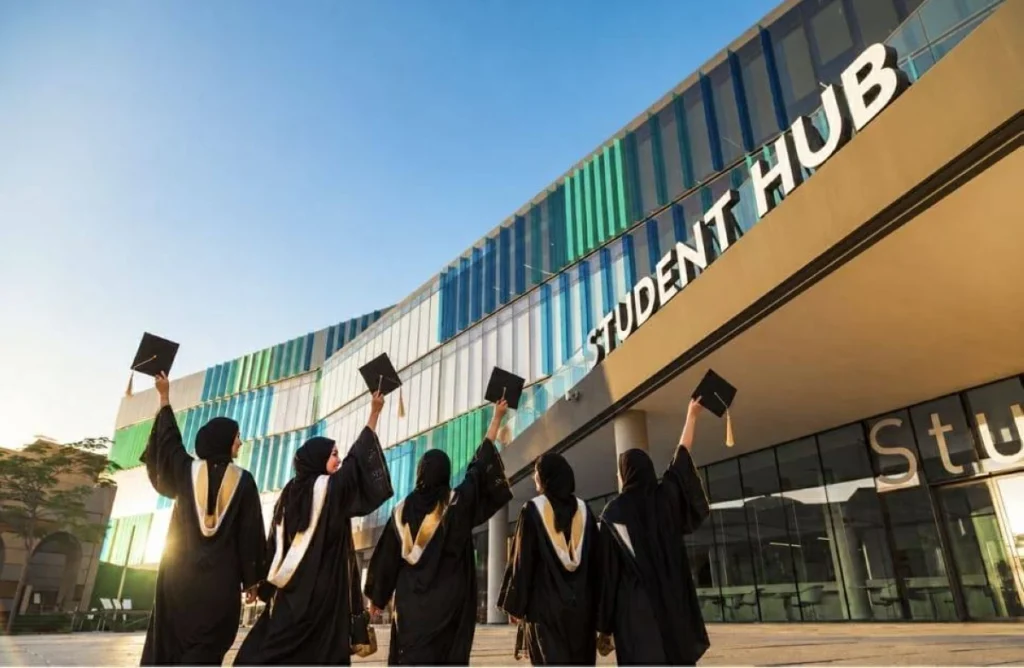 جامعة عجمان تتجاوز 10000 طالب وطالبة للمرة الأولى 1 جامعة عجمان تتجاوز 10000 طالب