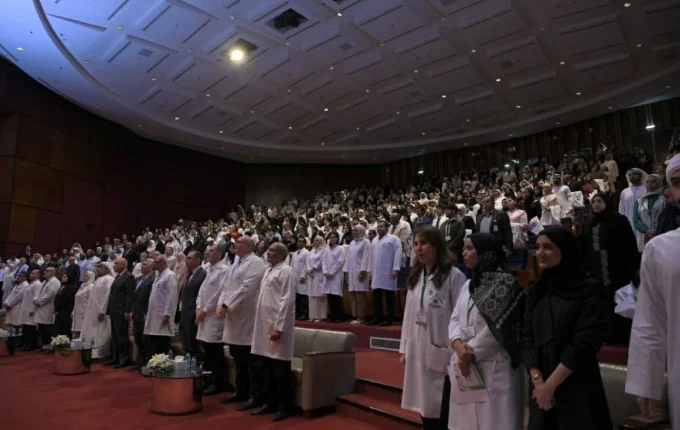 جامعة الشارقة تحتفي بطلبة كلية