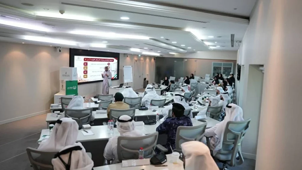 شرطة دبي تناقش معرفة مؤشرات