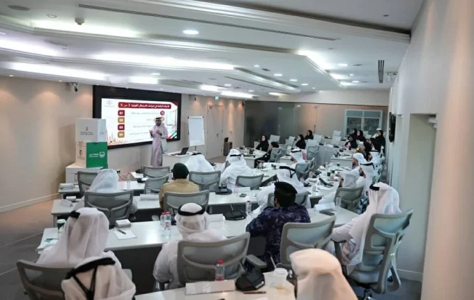 شرطة دبي تناقش معرفة مؤشرات