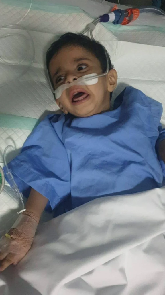 عبدالله يواجه ضمور العضلات الشوكي.. و6.6 مليون درهم تنقذه 1 عبدالله يواجه ضمور العضلات الشوكي