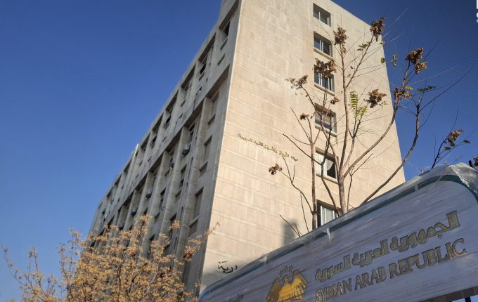 بين الفرص ومخاطر السوق الاستشارة